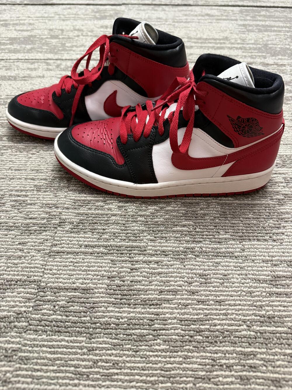 Air Jordan 1 Mid Shoes Mens Size 9 Chicago BQ6472-079 Basketball Sneakers